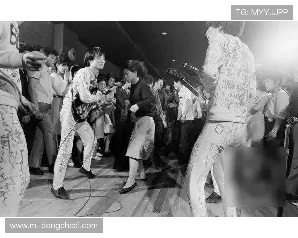 庞佩复仇育乐佩激烈争夺六位数美元合约背后暗潮涌动